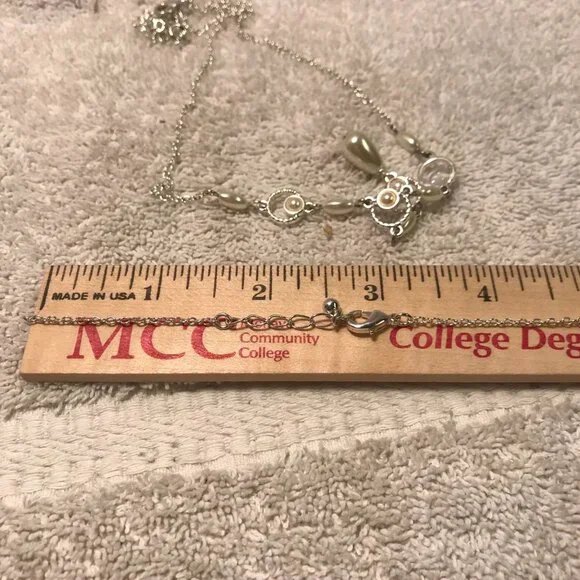 Avon Merryl 3 Piece Gift Set - Silver & Pearl Necklace Bracelet & Earrings - Picture 15 of 16